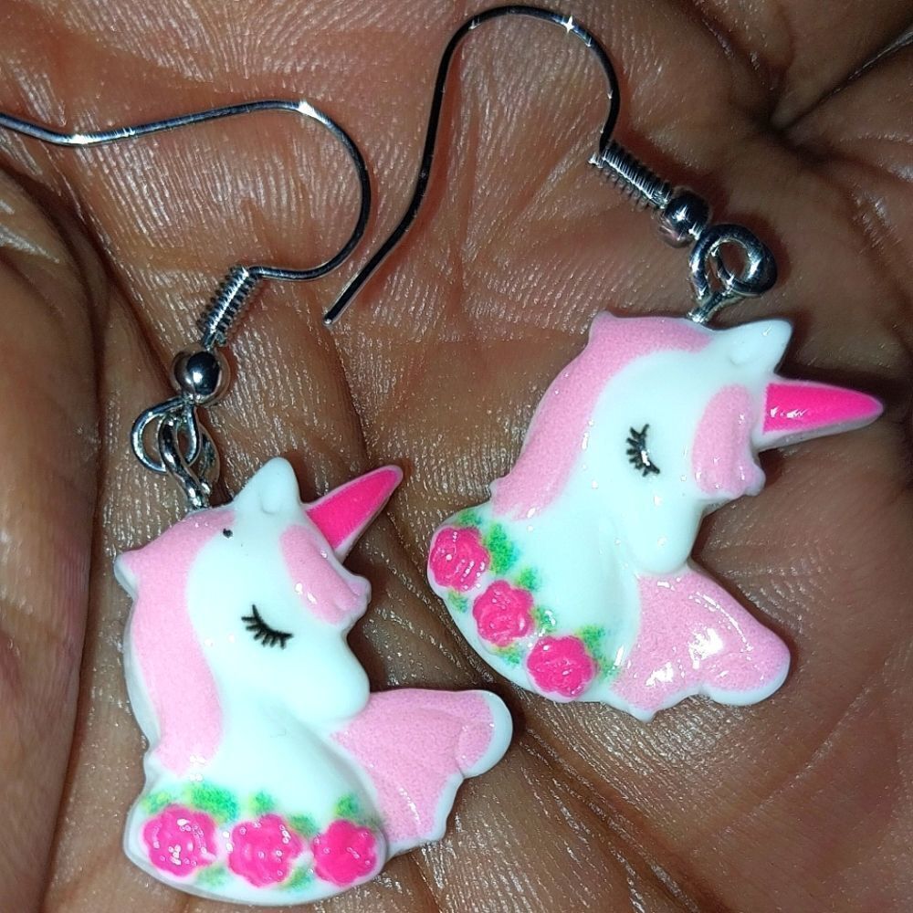 Super cute anime fashion earrings - Picture 4 of 4